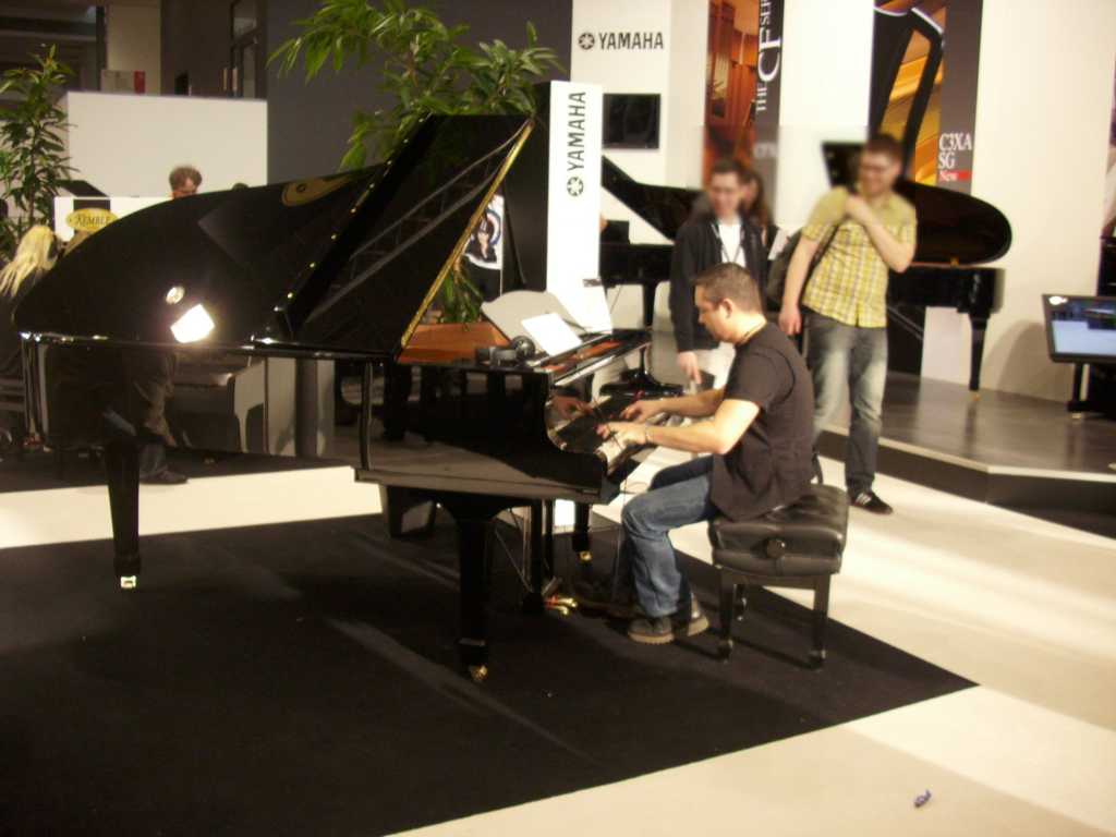 2012 Musikmesse Frankfurt - Niño am großen Flügel