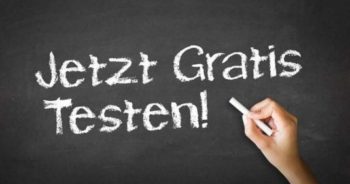 kostenlos Keyboard & Klavier testen - Hand schreibt mit Kreide "jetzt gratis testen" auf Schultafel Hand schreibt mit Kreide "jetzt gratis testen" auf Schultafel