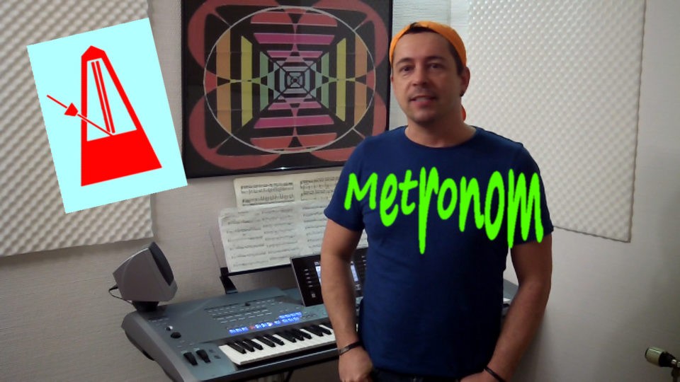Niño erklärt im Onlinemusikunterricht  das Metronom