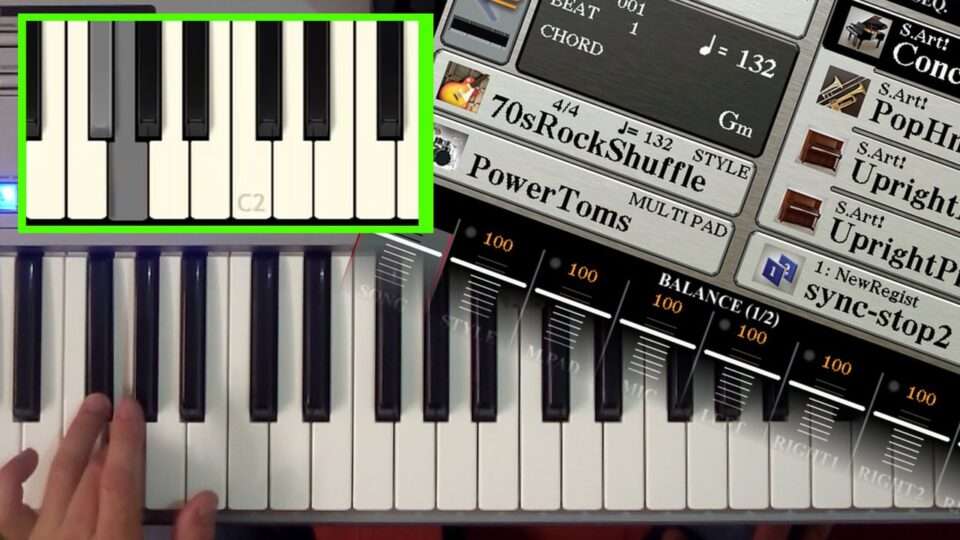 Hand spielt Single-Finger-Chord am Keyboard