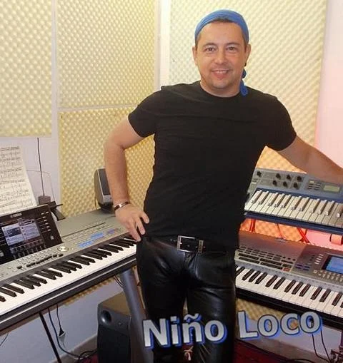 Kursleiter Nino Loco in seinem Musikstudio.